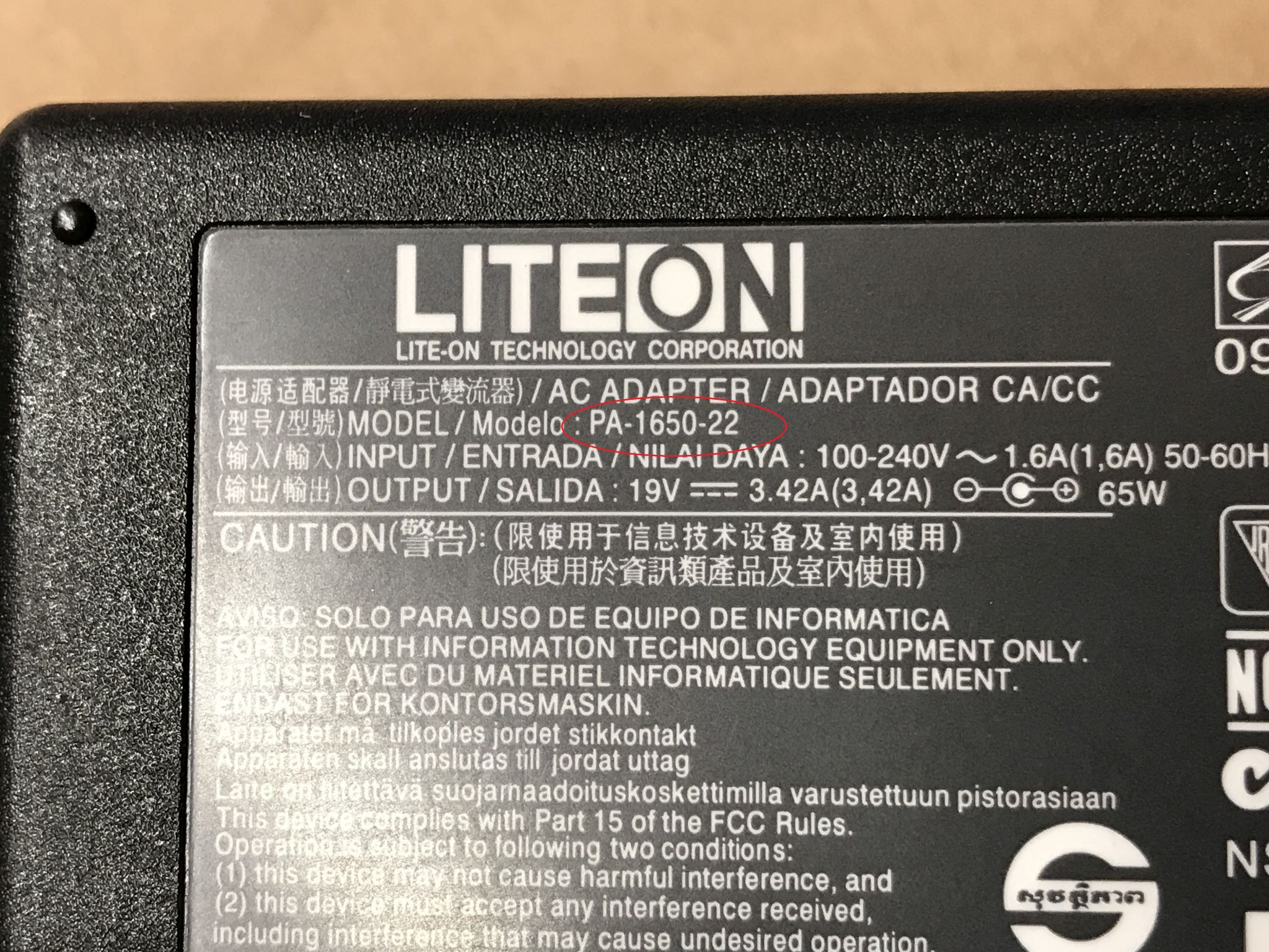 Hilferuf Eines Amazon Kunden Bei Meinem Neuen Notebook Netzteil Passt Leider Der Stecker Nicht Mehr Ins Notebook Und Das Obwohl Ich Uber Die Ersatzteil Nr Des Alten Netzteils Bestellt Haben Wie Kann Das