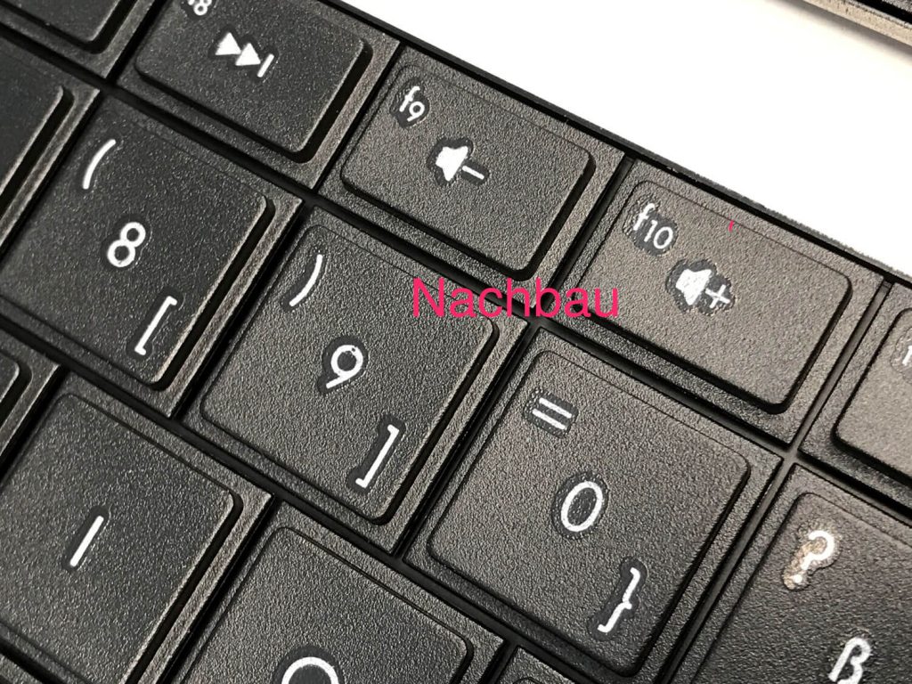 Nachbau Tastatur mit krummen Tastenkappen Aufklebern