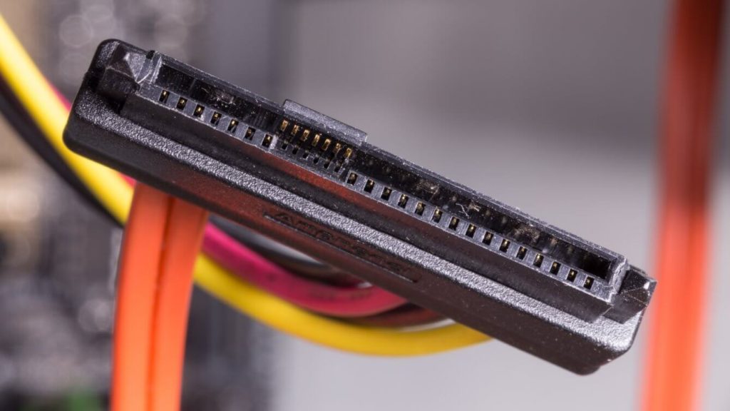 Kabel mit einem SAS Anschluss für Server Festplatten